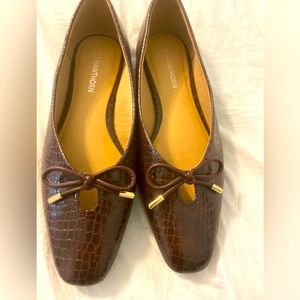 41 Hawthorn | Brown snakeskin ballet flats. Top bows with gold detailing.